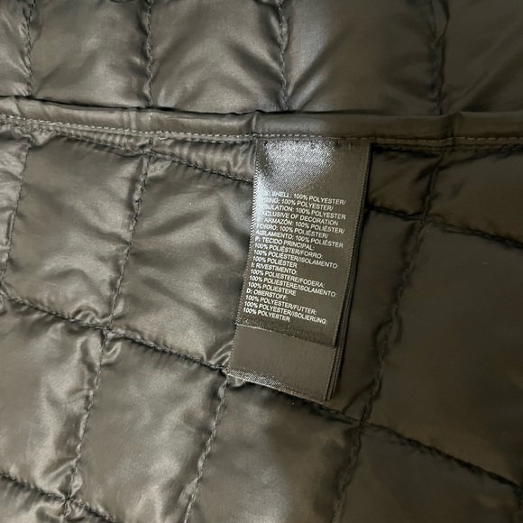 The North Face Thermoball Eco Black Camo Puffer Vest. Medium - Picture 4 of 8